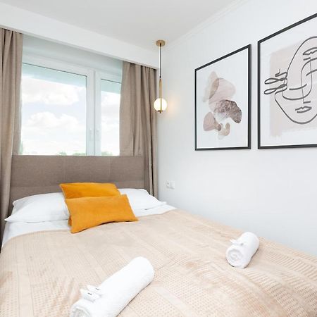 Metro Marymont Apartment By Noclegi Renters Warsaw Exterior photo